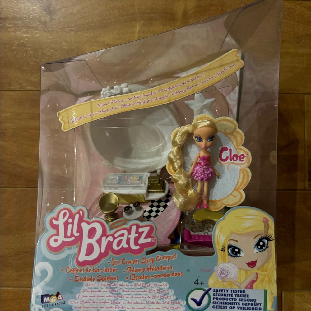 NWT *RARE* Lil’ Bratz Ice Cream Shop Compact Cleo 2008